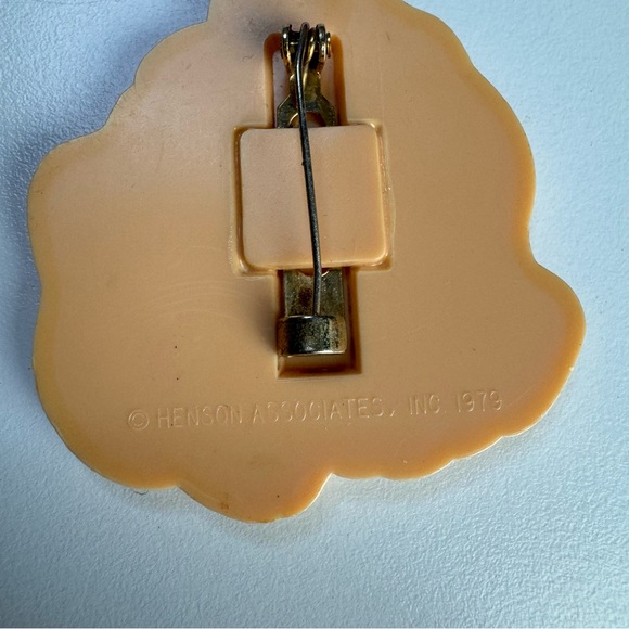 Vintage 1979 Miss Piggy Pin Brooch Jim Henson Associates Muppets Collectible - Picture 4 of 4